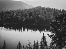 Cargar imagen en el visor de la galería, Black and White Mountain Over Looking Lake and Forest Wallpaper. #6671
