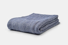 Carregar imagem no visualizador da galeria, Chevron Pattern Soft Wool Throw Size Blanket
