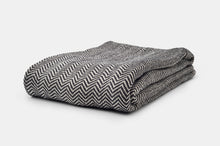 Carregar imagem no visualizador da galeria, Chevron Pattern Soft Wool Throw Size Blanket
