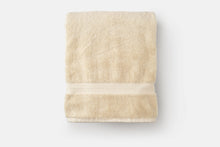 Cargar imagen en el visor de la galería, Bath Towel Made of Luxury USA Cotton
