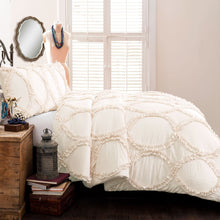 Cargar imagen en el visor de la galería, Avon 3 Piece Comforter Set
