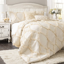 Carregar imagem no visualizador da galeria, Avon 3 Piece Comforter Set
