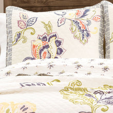 Carregar imagem no visualizador da galeria, Aster Quilt 3 Piece Set
