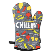 Carregar imagem no visualizador da galeria, Chillin&#39; Chillies Oven Mitts And Potholder Set
