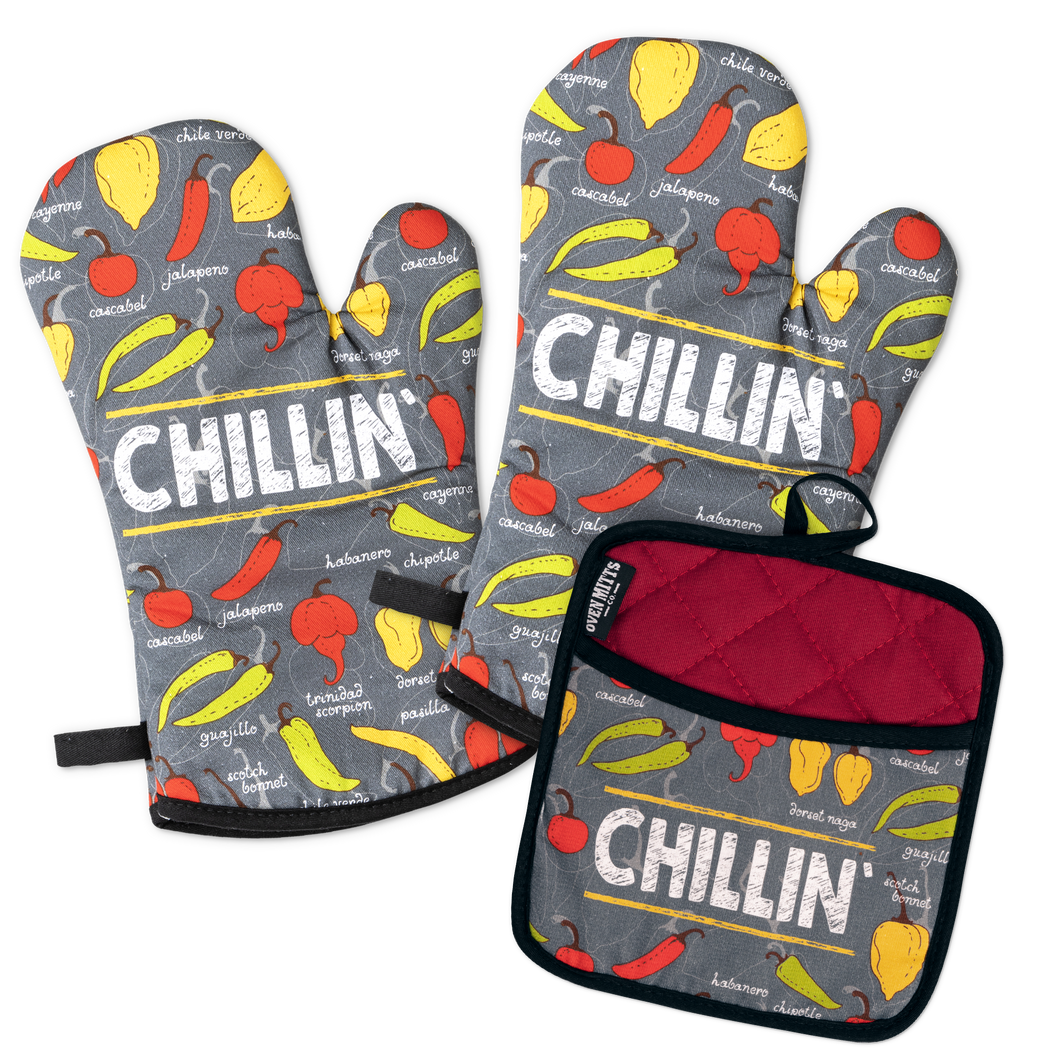 Chillin' Chillies Oven Mitts And Potholder Set