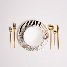 Carregar imagem no visualizador da galeria, Ozarke&#39;s Alpha Golden Black Plates Set
