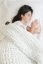 Carregar imagem no visualizador da galeria, Hygge Ultra Soft Chenille Chunky Knit Throw
