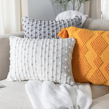 Cargar imagen en el visor de la galería, Julie Tassel Decorative Pillow
