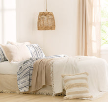 Cargar imagen en el visor de la galería, Waffle Cotton Knit Tassel Fringe Blanket/Coverlet
