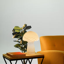 Carregar imagem no visualizador da galeria, Magic Mushroom Table Lamp
