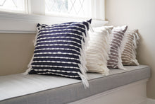 Cargar imagen en el visor de la galería, Linear Tassel Cotton Decorative Pillow Cover
