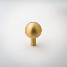 Cargar imagen en el visor de la galería, Dumas, Solid Brass Ball Knobs
