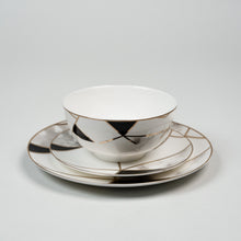 Carregar imagem no visualizador da galeria, Ozarke&#39;s Transform Gold Marble Plate Set
