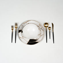 Carregar imagem no visualizador da galeria, Ozarke&#39;s Transform Gold Marble Plate Set
