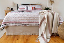 Carregar imagem no visualizador da galeria, Southwest Stripe Reversible 3 Piece Quilt Set
