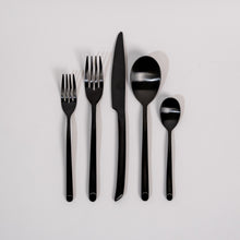 Carregar imagem no visualizador da galeria, Kaya Black Cutlery Set
