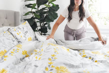 Cargar imagen en el visor de la galería, Aprile Reversible Cotton Duvet Cover 3 Piece Set
