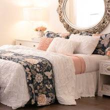 Carregar imagem no visualizador da galeria, Sydney 3 Piece Quilt Set
