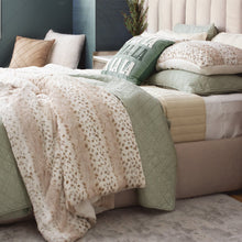 Carregar imagem no visualizador da galeria, Ava Diamond Oversized Cotton Quilt Set
