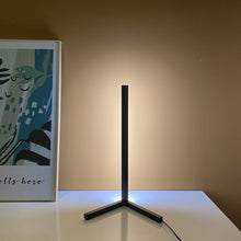 Cargar imagen en el visor de la galería, Minimalist LED Table Lamp
