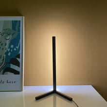 Cargar imagen en el visor de la galería, Minimalist LED Table Lamp
