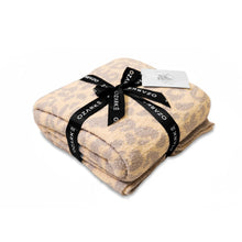 Carregar imagem no visualizador da galeria, Luxe Animal Print Throw Blanket
