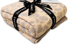 Carregar imagem no visualizador da galeria, Luxe Animal Print Throw Blanket
