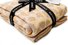 Carregar imagem no visualizador da galeria, Luxe Animal Print Throw Blanket
