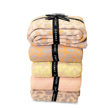 Carregar imagem no visualizador da galeria, Luxe Animal Print Throw Blanket
