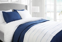 Cargar imagen en el visor de la galería, Ava Diamond Oversized Cotton Quilt Set
