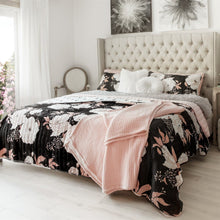 Carregar imagem no visualizador da galeria, Zinnia Floral 3 Piece Quilt Set
