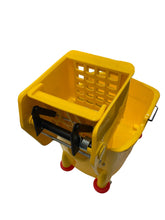 Carregar imagem no visualizador da galeria, Commercial Mop Bucket with Wringer
