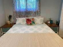 Load image into Gallery viewer, Teardrop Leaf Quilt 3 Piece Set
