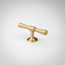 Carregar imagem no visualizador da galeria, Tuxedo, Solid Brass Cabinet Pulls
