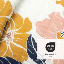 Carregar imagem no visualizador da galeria, Lucia Abstract Floral Cotton Quilt Set
