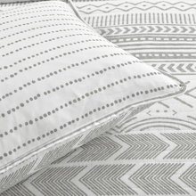 Carregar imagem no visualizador da galeria, Hygge Geo Quilt 3 Piece Set
