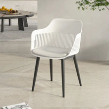 Carregar imagem no visualizador da galeria, Aedilis Accent Chair
