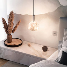 Carregar imagem no visualizador da galeria, Altus Alabaster Pendant Light
