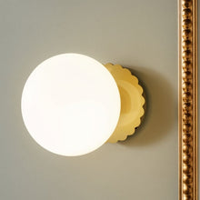 Carregar imagem no visualizador da galeria, Amelia Wall Lamp
