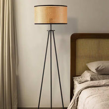 Cargar imagen en el visor de la galería, Amnis Floor Lamp
