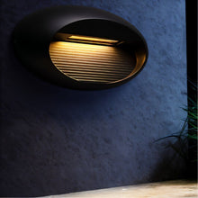 Cargar imagen en el visor de la galería, Amor Outdoor Step Lamp
