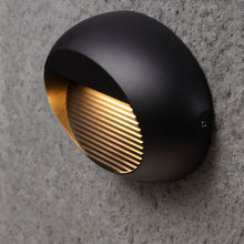 Cargar imagen en el visor de la galería, Amor Outdoor Step Lamp
