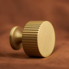 Cargar imagen en el visor de la galería, Aniq Brass Knob &amp; Pull Bar
