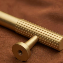 Carregar imagem no visualizador da galeria, Aniq Brass Knob &amp; Pull Bar
