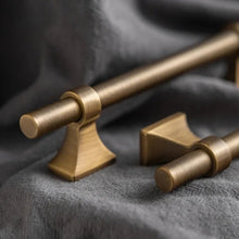 Carregar imagem no visualizador da galeria, Atiq Brass Knob &amp; Pull Bar
