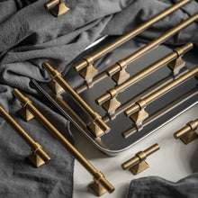 Carregar imagem no visualizador da galeria, Atiq Brass Knob &amp; Pull Bar
