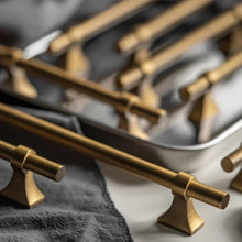 Carregar imagem no visualizador da galeria, Atiq Brass Knob &amp; Pull Bar
