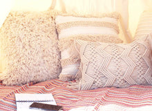 Carregar imagem no visualizador da galeria, Studio Chevron Macrame Decorative Pillow Cover
