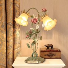 Cargar imagen en el visor de la galería, Beulah Table Lamp
