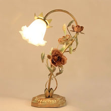 Carregar imagem no visualizador da galeria, Beulah Table Lamp
